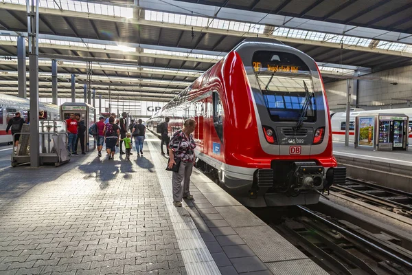 Mnichov Německo Srpna 2018 Vlak Nástupišti Hlavního Nádraží München Hauptbahnhof — Stock fotografie