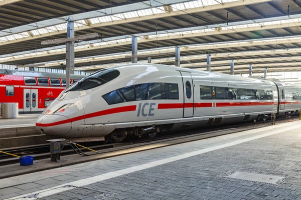 Mnichov Německo Srpna 2018 Vlaky Platformách Centrální Železniční Stanice München — Stock fotografie