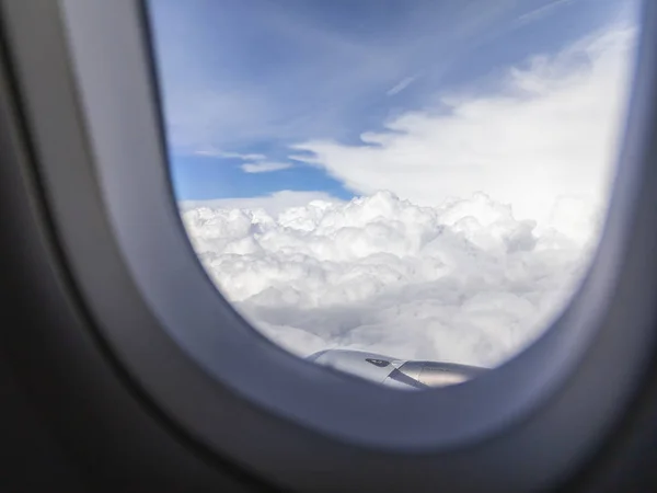 Вид Небо Мальовничі Хмари Вікна Літака Летить Великій Висоті — стокове фото