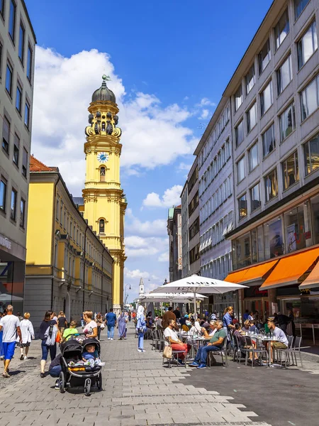 München Duitsland Augustus 2018 Voetgangers Langs Straat Van Oude Stad — Stockfoto