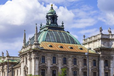 Münih, Almanya, üzerinde 16 Ağustos 2018. Geleneksel Bavyera mimarisinin binanın güzel parça