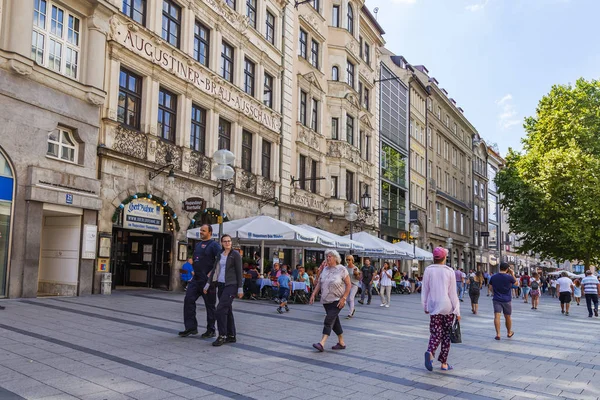 München Duitsland Augustus 2018 Mensen Lopen Het Voetgangersgebied Van Oude — Stockfoto