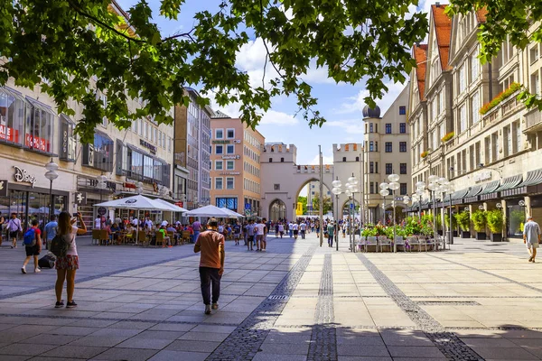 München Deutschland August 2018 Spazieren Menschen Der Fußgängerzone Der Altstadt — Stockfoto