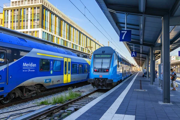 Múnich Alemania Agosto 2018 Trenes Los Andenes Estación Central Trenes — Foto de Stock