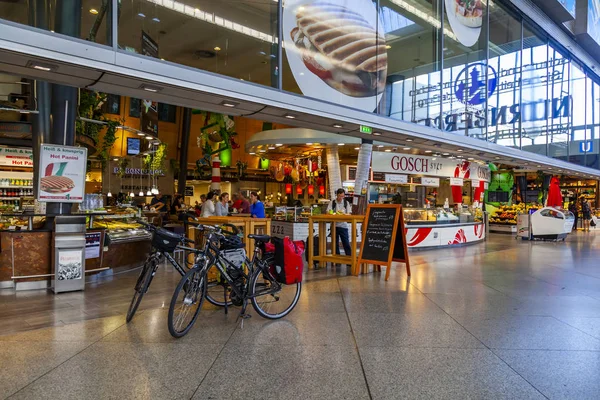 Mnichov Německo Srpna 2018 Interiér Hlavního Nádraží München Hauptbahnhof Cestující — Stock fotografie