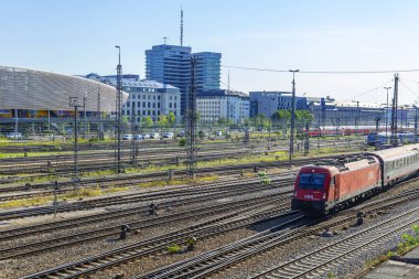 Münih, Almanya, üzerinde 16 Ağustos 2018. Tren (Münih Hauptbahnhof merkez demiryolu istasyonu platformu).