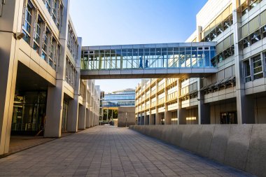 Münih, Almanya, üzerinde 16 Ağustos 2018. Şehir merkezinde modern mimari. 