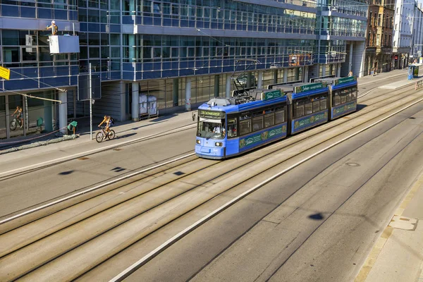 Mnichov Německo Srpna 2018 Moderní Tramvaj Jede Náměstí — Stock fotografie