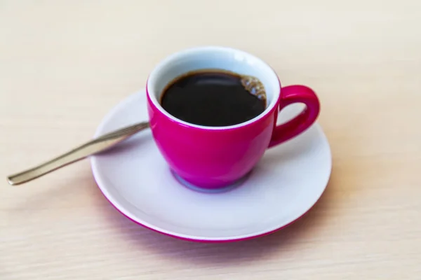 Bir Parlak Pembe Porselen Fincan Espresso Kahve — Stok fotoğraf