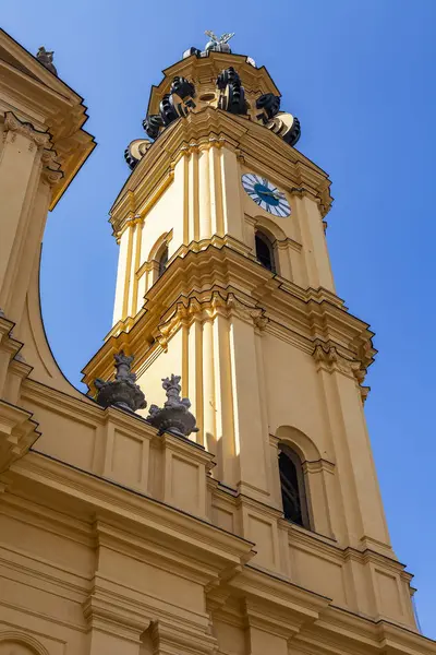 Munique Alemanha Agosto 2018 Torre Theatinerkirche Cidade Velha Alstadt — Fotografia de Stock