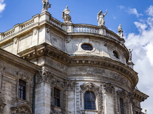 Munich Germany August 2018 Beautiful Fragment Building Traditional Bavarian Architecture — Stock Photo, Image