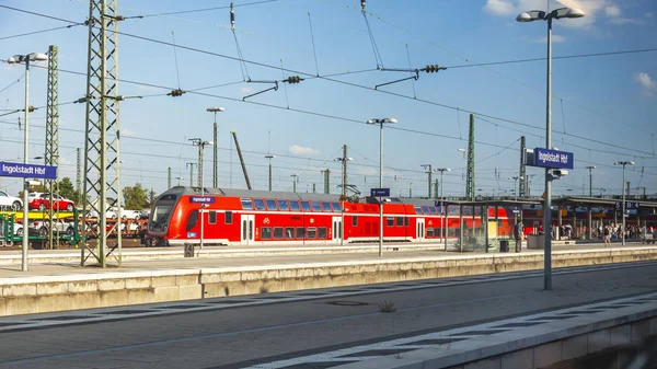Ingolstadt 在2018年8月16日 火车站站台附近的区域列车 — 图库照片
