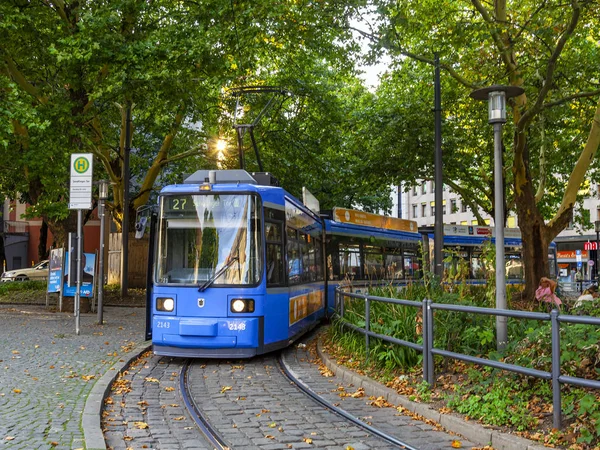 Mnichov Německo Srpna 2018 Moderní Tramvaj Jede Náměstí — Stock fotografie