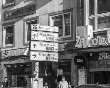 Münih, Almanya, üzerinde 16 Ağustos 2018. Gezinti öğeleri şehrin sokak üzerinde. Dizin yerler