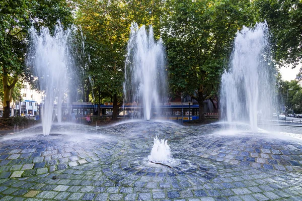 Múnich Alemania Agosto 2018 Hermosa Fuente Moderna Decora Zona —  Fotos de Stock