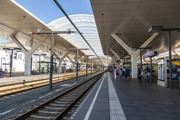 Salzburg Oesterreich August 2018 Der Regionalzug Hat Bahnsteig Des Bahnhofs — Stockfoto