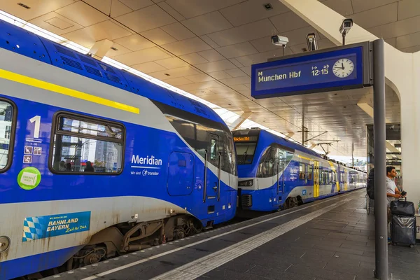 Salzburgo Austria Agosto 2018 Tren Regional Detenido Plataforma Estación Tren — Foto de Stock