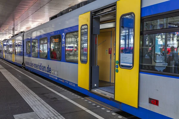 Ağustos 2018 Üzerinde Salzburg Avusturya Bölgesel Tren Tren Istasyonu Platformu — Stok fotoğraf