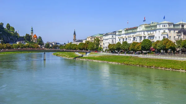 Salzburg Rakousko Srpnu 2018 Panoramatický Výhled Řeku Salzach Jeho Malebné — Stock fotografie