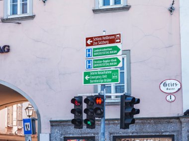 17 Ağustos 2018 üzerinde Salzburg, Avusturya. Gezinti öğeleri şehrin sokak üzerinde. Dizin yerler