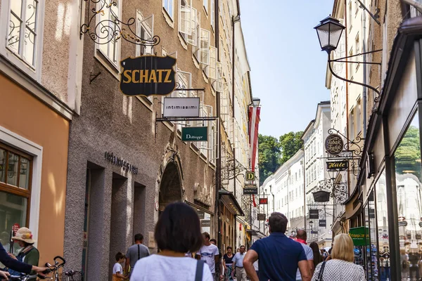 Salzburg Austria Sierpnia 2018 Tradycyjne Znaki Malowniczej Sklepy Starym Mieście — Zdjęcie stockowe