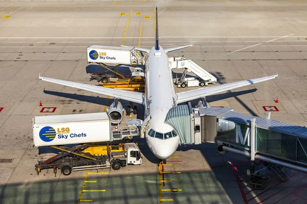 Munich Germany August 2018 Planes Undergo Preflight Service International Airport — Stock Photo, Image