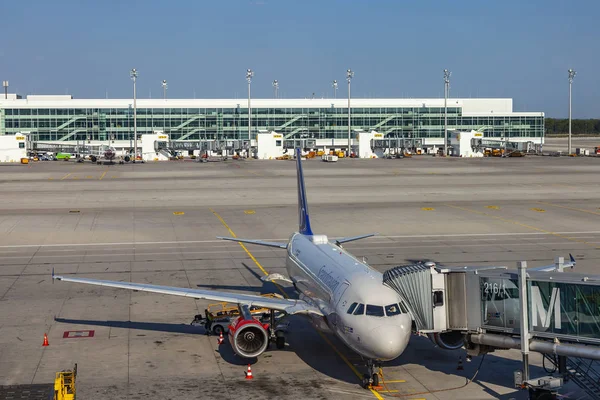 Múnich Alemania Agosto 2018 Los Aviones Someten Servicio Prevuelo Aeropuerto —  Fotos de Stock