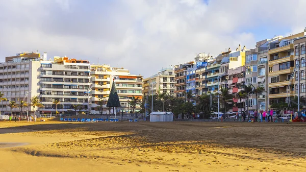 パルマス グラン カナリア島 スペイン 2018 太陽ライト プラヤ カンテラス 冬がビーチ大西洋と美しい堤防の土手に — ストック写真