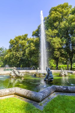 Münih, Almanya, üzerinde 16 Ağustos 2018. Güzel Çeşme Kent Meydanı süsleyen. 