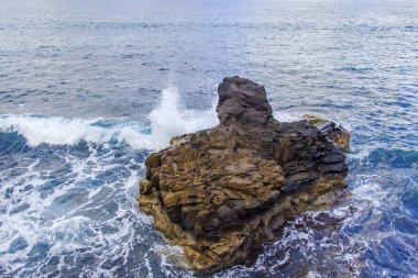 Atlantik Okyanusu Körfezi sahilinde pitoresk sörf