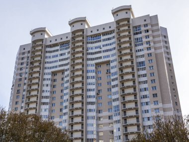 Pushkino, Rusya, 9 Ekim 2018. Modern multystoried evi