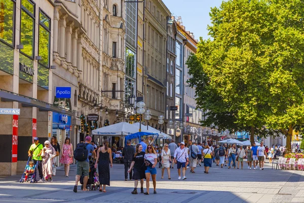 München Duitsland Augustus 2018 Stedelijke Uitzicht Mensen Gaan Langs Straat — Stockfoto