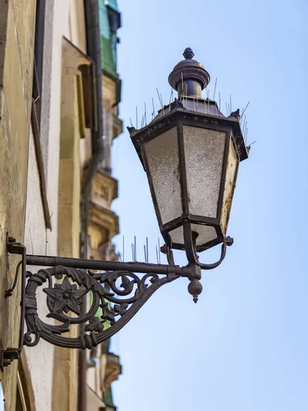 Mnichov Německo Srpna 2018 Krásná Lampa Zdobí Fasádu Budovy Městě — Stock fotografie