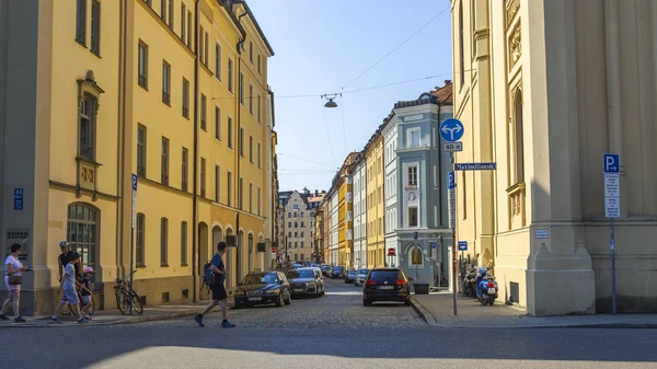 Mnichov Německo Srpna 2018 Krásné Město Ulici Auta Jsou Zaparkovaná — Stock fotografie