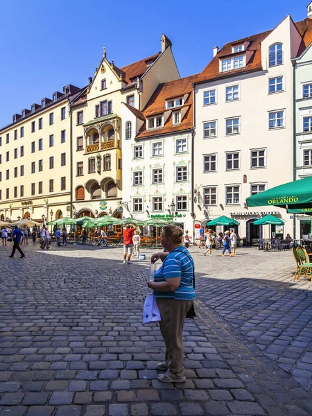 München Tyskland Augusti 2018 Vacker Stads Utsikt Människor Går Längs — Stockfoto