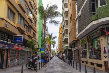 Las Palmas de Gran Canaria, İspanya, 6 Ocak 2018 üzerinde. Kış öğleden sonra tipik kentsel görünümü