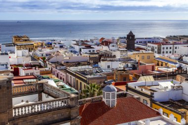 Las Palmas de Gran Canaria, İspanya, 10 Ocak 2018 üzerinde. Anket platformu bir katedral kenti güzel