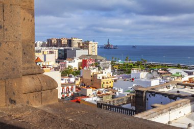 Las Palmas de Gran Canaria, İspanya, 10 Ocak 2018 üzerinde. Anket platformu bir katedral kenti güzel