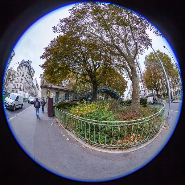 Paryż Francja Października 2018 Ulica Widok Pochmurny Poranek Jesienią Nasyp — Zdjęcie stockowe