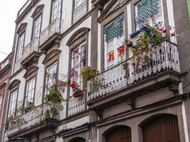 Las Palmas de Gran Canaria, İspanya, 6 Ocak 2018 üzerinde. Tipik şehir mimarisi, cephe parçası. 