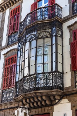 Las Palmas de Gran Canaria, İspanya, 6 Ocak 2018 üzerinde. Tipik şehir mimarisi, cephe parçası. 