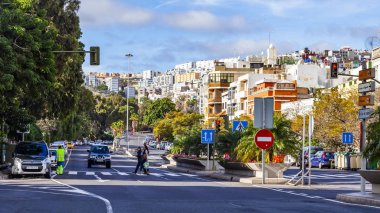 Las Palmas de Gran Canaria, İspanya, 6 Ocak 2018 üzerinde. Kış öğleden sonra tipik kentsel görünümü. 