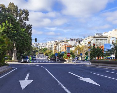 Las Palmas de Gran Canaria, İspanya, 6 Ocak 2018 üzerinde. Kış öğleden sonra tipik kentsel görünümü. 