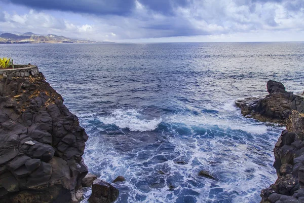 Pintoresca Línea Surf Costa Pedregosa Una Bahía Océano Atlántico — Foto de Stock