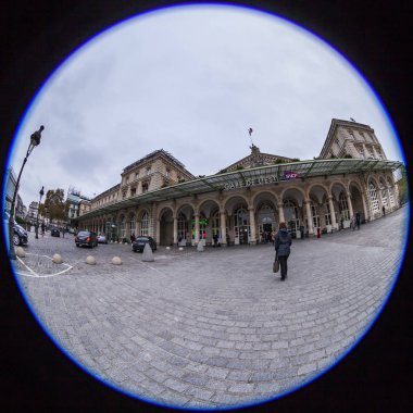Tarih 29 Ekim 2018, Paris, Fransa. Ana cephesi Doğu Tren İstasyonu (fr. Gare de L'Est), balıkgözü görünümü
