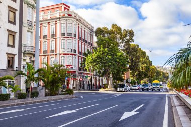 Las Palmas de Gran Canaria, İspanya, 6 Ocak 2018 üzerinde. Kış öğleden sonra tipik kentsel görünümü. 