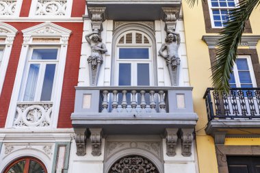 Las Palmas de Gran Canaria, İspanya, 6 Ocak 2018 üzerinde. Tipik şehir mimarisi, cephe parçası. 