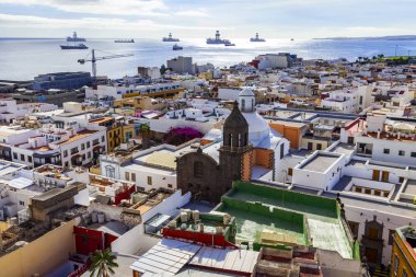 Las Palmas de Gran Canaria, İspanya, 10 Ocak 2018 üzerinde. Anket platformu bir katedral kenti güzel
