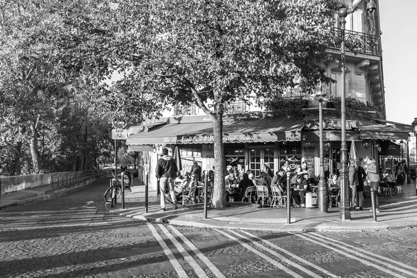 Париж Франция Октября 2018 Вид Город Столики Традиционного Кафе Тротуаре — стоковое фото
