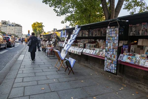 París Francia Octubre 2018 Cabinas Tradicionales Los Bibliopoles Parisinos Orilla — Foto de Stock